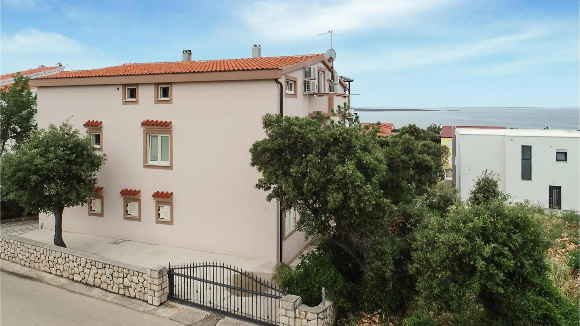 Pet Friendly Apartment In Mandre With Wifi